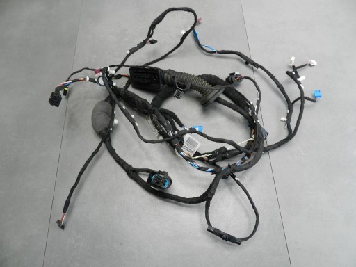 BMW 8 G15 bundle door of left 7928089
