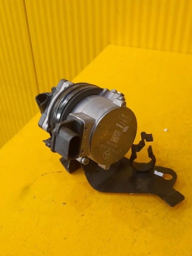 Mercedes W213 w253 водяний насос A0005003286