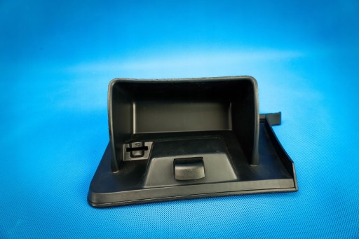 passenger compartment driver´s of the dashboard rodzielczej VW Golfa VII 5G1857919B 5G1857924A 82V