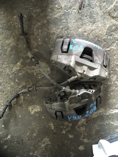 19 VOLVO V40 II 12-передний правый зажим 976