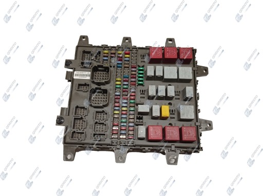 7421045777 001 - Блок запобіжників renault magnum premium dxi