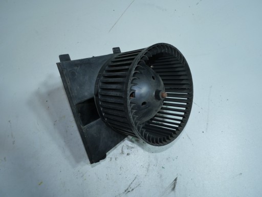AUDI ventilátor kúrenia kÚrenie 8D1819021B