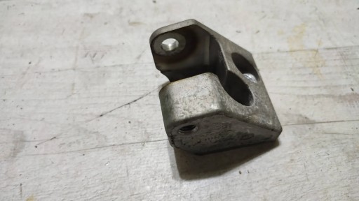 Volvo V40 II 2018r console engine mount