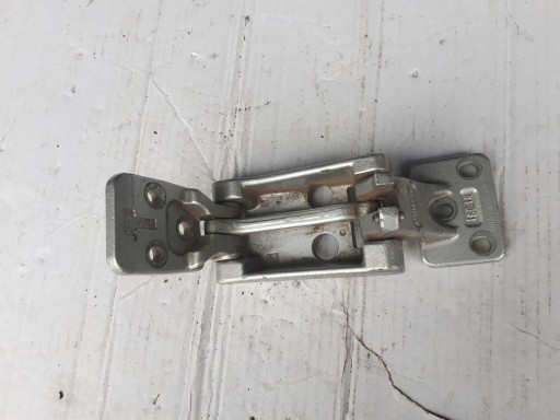 A9067401237 - ПЕТЛЯ ДВЕРИ НИЖНЯЯ ЛЕВАЯ ЗАДНЯЯ SPRINTER 906 CRAFTER