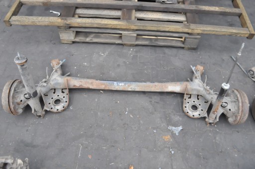 Toyota yaris iii підвіска заднього променя