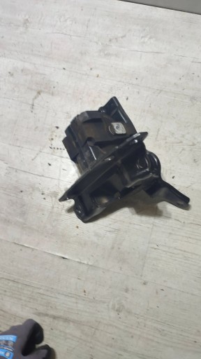 Toyota C-HR and 2019 engine mount