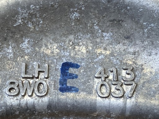 AUDI A4 A5 8W B9 Halter des Stoßdämpfers links 8W0413037E