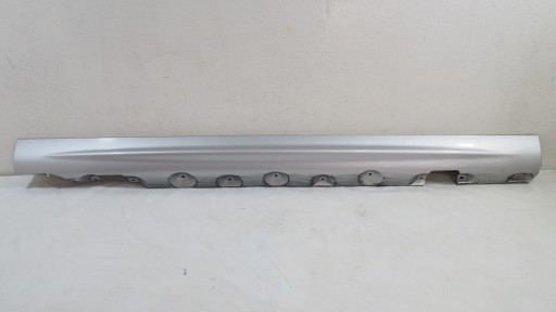 BMW 3 E46 lišta prahová pravá 8226118