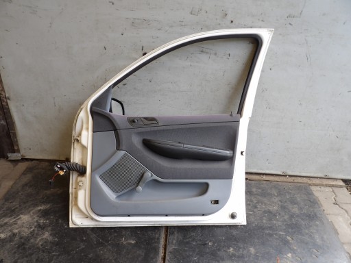 Skoda Fabia and door front right 1026 HB
