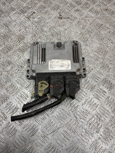 control unit of the engine computer FORD FIESTA 1.6 TDCI AV2112A650HF