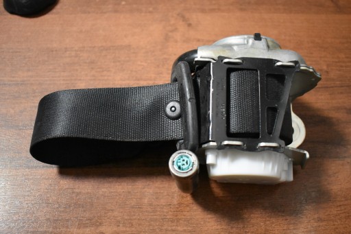 IDEALNY GURTEN SPANNER VORNE RECHTS MERCEDES W205 CABRIO 1