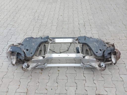Porsche Taycan Cross Turismo sususpension rear. sider subframe axle beam kombi