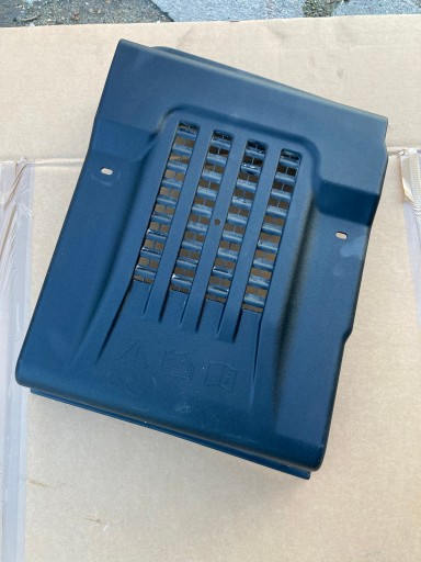 LX7B-10A686-AC - Ford Focus MK4-крышка аккумулятора, LX7B10A686AC