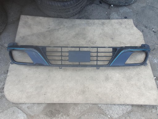 Решітка радіатора переднього бампера передня центральна kia niro i