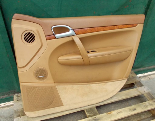PORSCHE CAYENNE side right front EUROPA