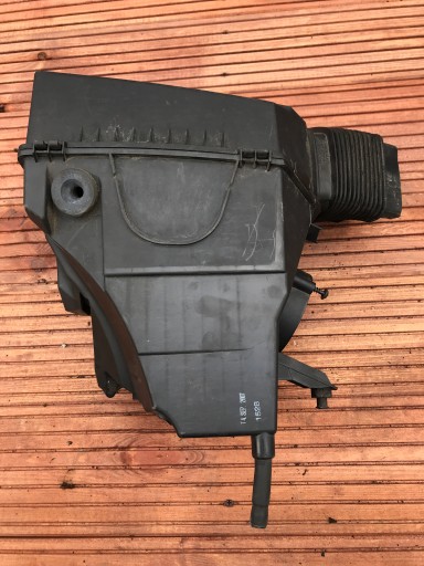 obal filtru vzduchový AUDI A6 C6 4F0133835H