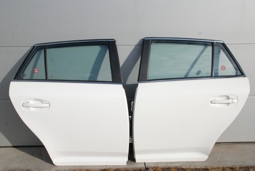 Toyota avensis t27 станция wagon l / p задний 040