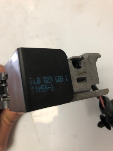 Serrure capot VW VW TOUAREG 7L0 7L0823509C