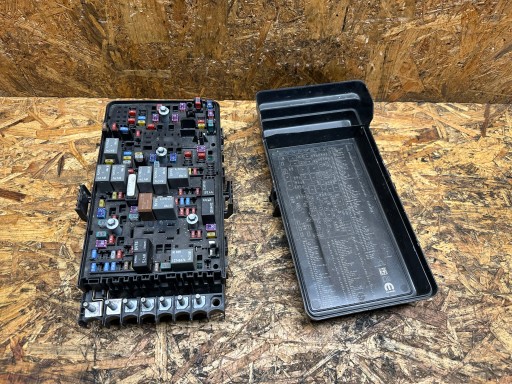 68370557AC, - Блок предохранителей jeep wrangler jl 68370557ac