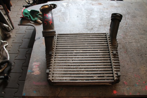 4257. Kühler luft INTERCOOLER VW TOUAREG 7L6145804
