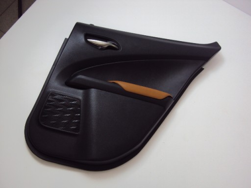 ОБИВКА ПРАВОЙ ЗАДНЕЙ ДВЕРИ LEXUS UX 2019