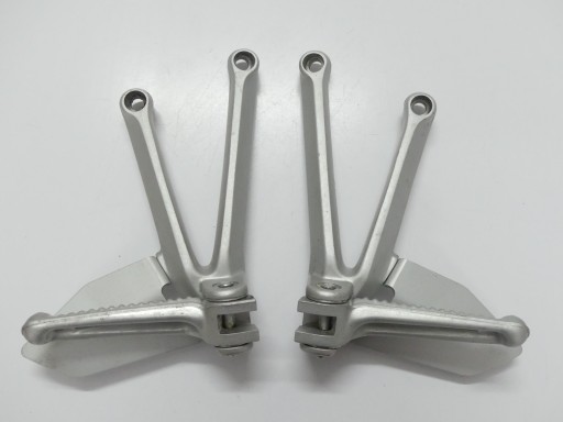 82410811A 82410812A - . КОМПЛЕКТ ПЕРЕДНІЙ ЛІВИЙ / ПРАВИЙ + ПІДСТАВКА ДЛЯ НІГ DUCATI 749 999