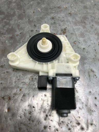 Motor rechts heck VW PASSAT B8 KOMBI 5Q4959801D