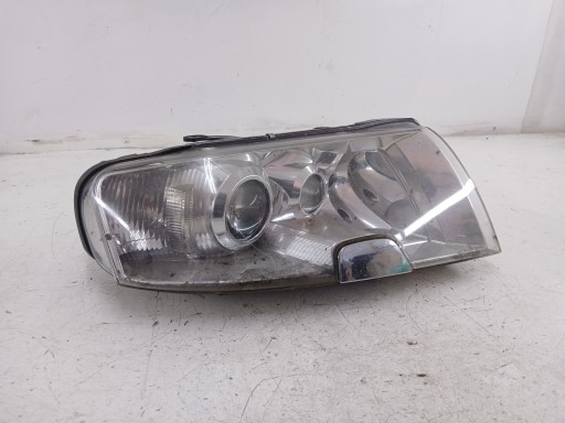 SKODA SUPERB and light right front lens