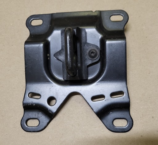 lock RYGIEL bonnets POKRYWY of the engine front AUDI A8 S8 D4 4H 4H0823186E OE