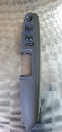 8E1867171B - AUDI A4 B6 панель водія гойдалки