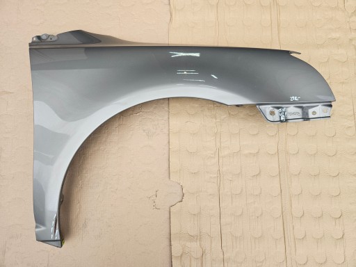 05.03.25 - Toyota avensis t25 06-08 праве крило 4s0