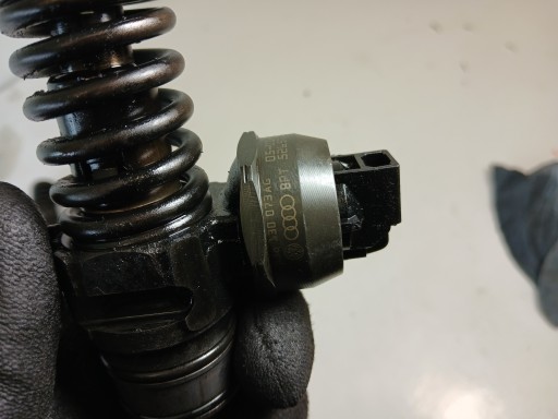VW GOLF V TOURAN et PASSAT B6 1.9 TDI Injecteur 038130073AG