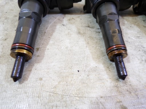 Injecteurs Injecteurs Injecteurs 1.9 TDI 038130073AG (1)
