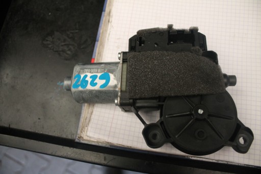 2629. электродвигатель стеклоподъемника vw t5 t6 7e0959801j