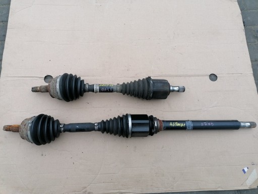 Alfa Romeo Giulietta 2.0 Jtdm піввісь лівий автомат