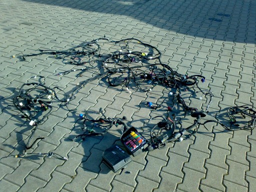 2018R. 1.4 - Фиат 500 2018 1,4 т. блок предохранителей сша, коробка, жгут проводов, установка