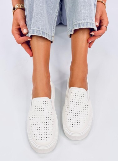 Trampki slip-on ażurowe TOWNS WHITE 38