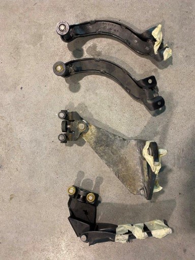 ПРАВІ РОЛИКИ РОЗСУВНИХ ДВЕРЕЙ VIVARO TRAFIC III