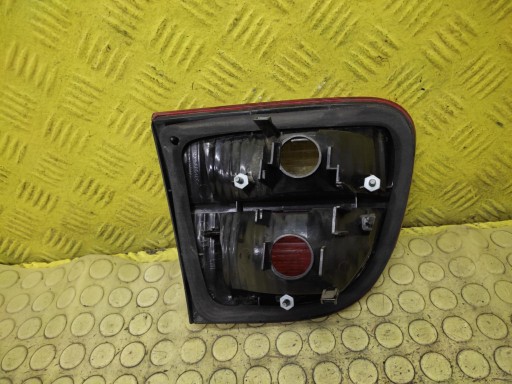 SEAT LEON and light right rear part to the bonnet 1M6945092B