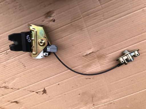 Замок кришки багажника VOLVO S60 1999-2009 8652398