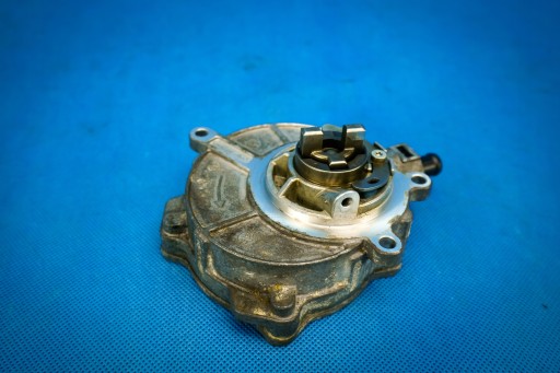 pump vacual Audi S4 S5 A6 A7 A8 06E145100M