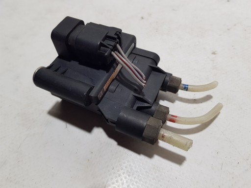 ROZDZIELACZ Leiste Schutzleiste AIRMATIC MERCEDES ML W164 W251 GL X164 2513200158