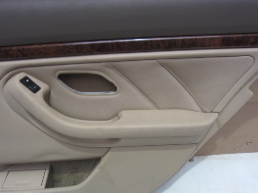 BMW E39 SEDAN KOMBI Bok dvere pravý zadok zadný béžová koža bez SKORZANY