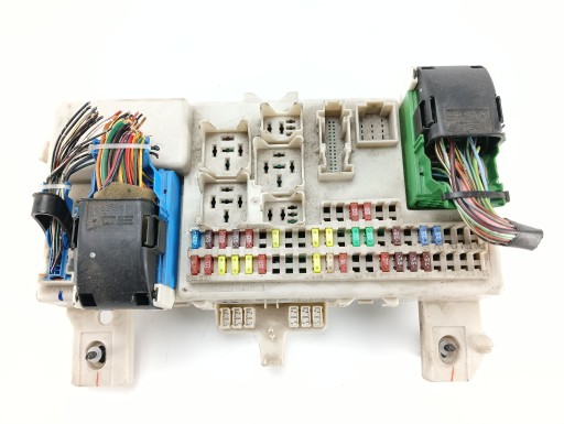 Module fusibles BSI MAZDA 3 et BK (2003-2006) BN9A66730B