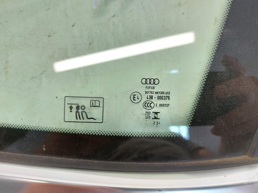 Audi Q8 E-TRON SportBack OKNO okno pravá záď zadní trojkatna