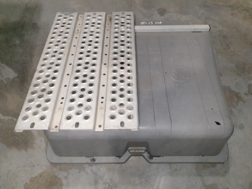 9605200831 - ACTROS MP4 КРЫШКА БАТАРЕЙНОГО ОТСЕКА