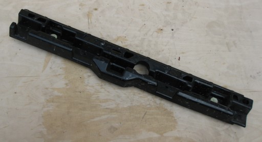 BMW 5 G30 3.0D 19R držač instrument tabla držač praga desni 7387344