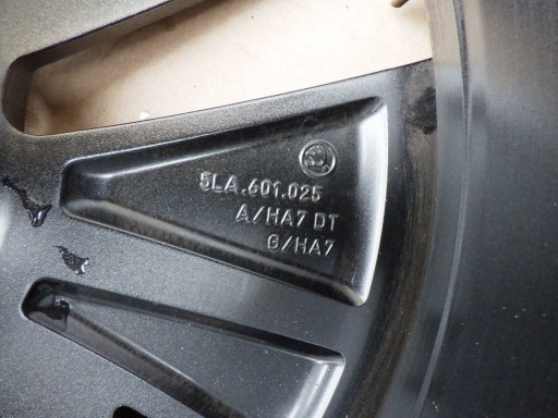 SKODA ENYAQ 5LA601025 8.0 J x 19 5 x 112 ET 45 disk hliníkový