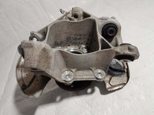 BMW X7 G07 40i swing of the pivot right rear part 6876654