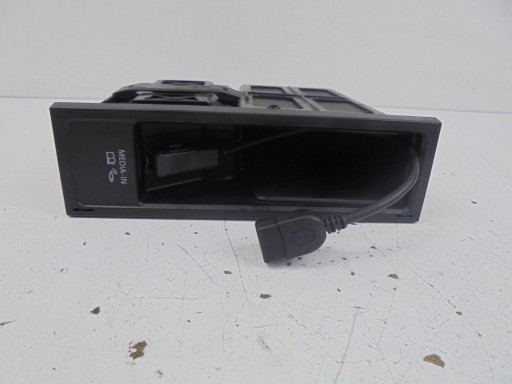 ИНТЕРФЕЙСНЫЙ МЕДИА-МОДУЛЬ 5N0035728 VW PASSAT B7